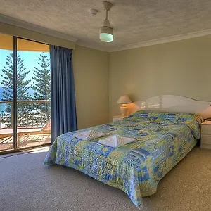 **** Hotel Columbia On Rainbow Bay Australia